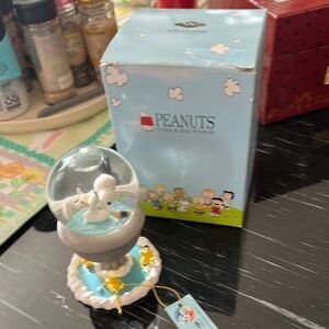 Peanuts “Hockey Match” snow globe, 50th Celebration